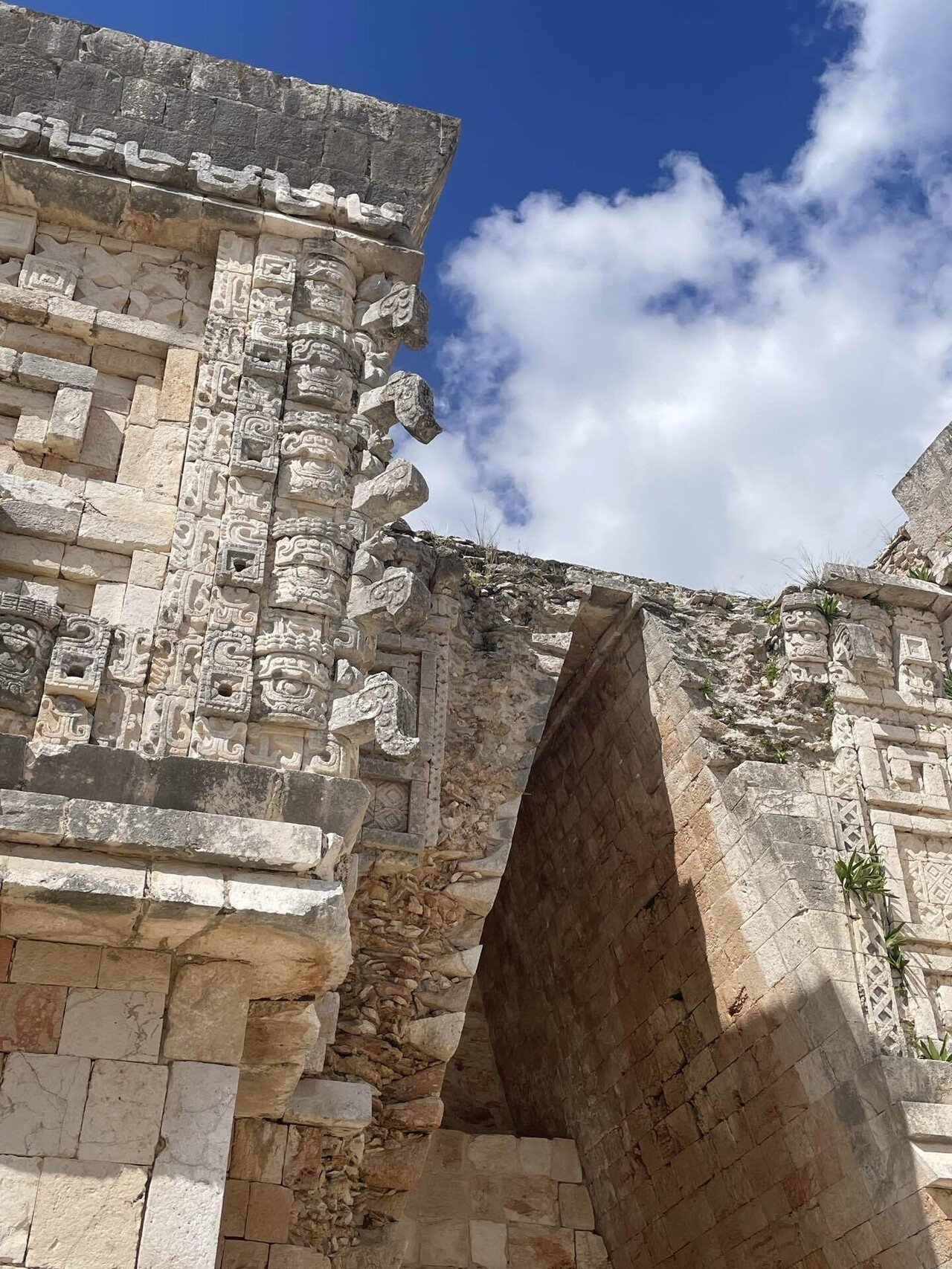 メキシコ旅】マヤ文明が残した不思議な建物｜ウシュマル