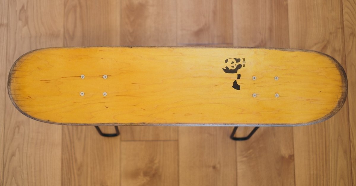 断捨離できなかったスケートボードをスツールに｜渡邉宣之 