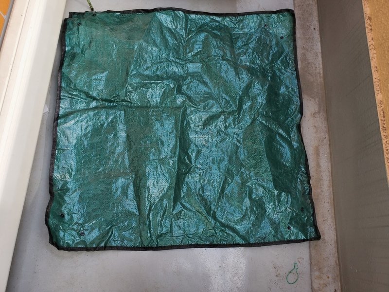 ベランダを汚さない便利なビニールシート あめ Note