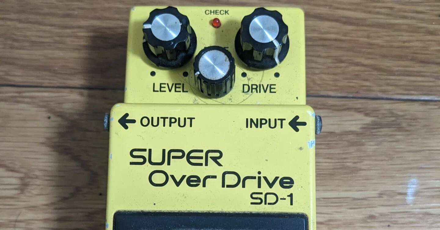 愛器紹介：BOSS SD-1は「歪ませる」より「整える」ペダルだ──黄色い