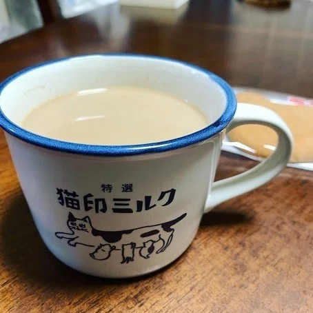 星羊社の「特選 猫印ミルク」マグカップ｜ルッカ