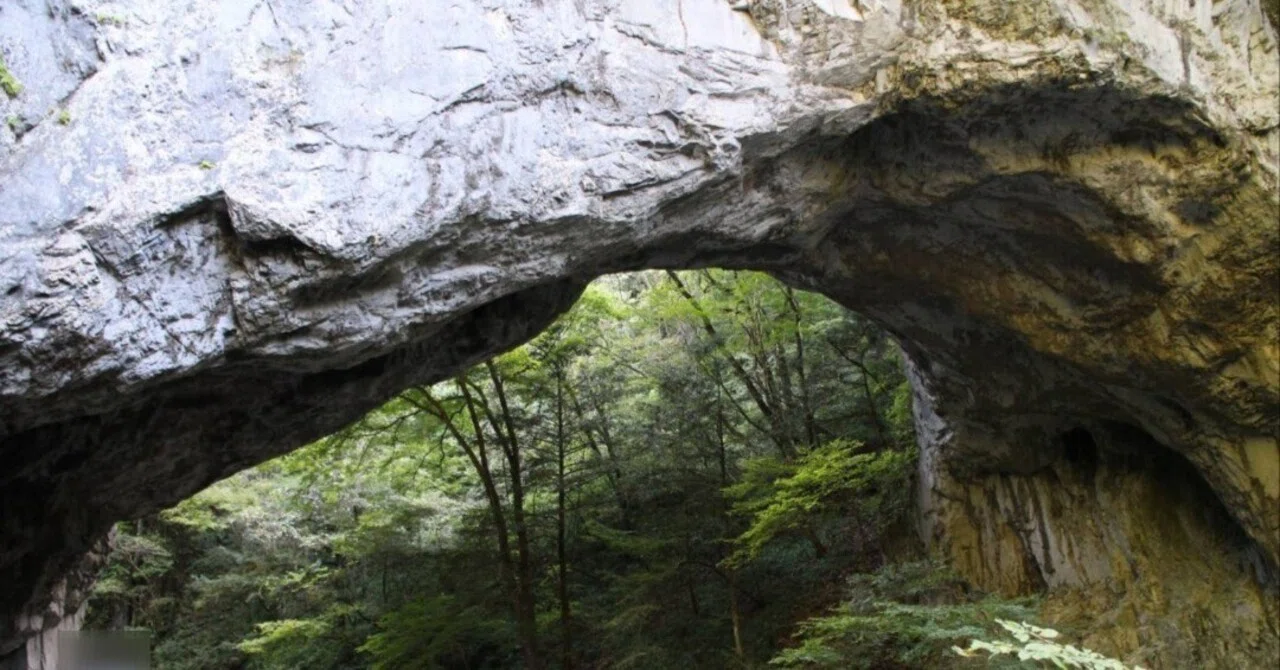 漫画【岩石旅行】帝釈峡にて石灰岩を。｜石巡りの詩