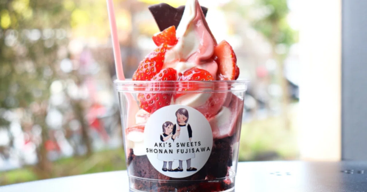 The 'Strawberry Fair' at AKI'S Fujisawa Honmachi, a local cake shop you ...