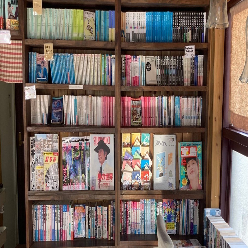 しばらく載せてなかったので、久しぶりにメイン本棚の写真を載せてみ