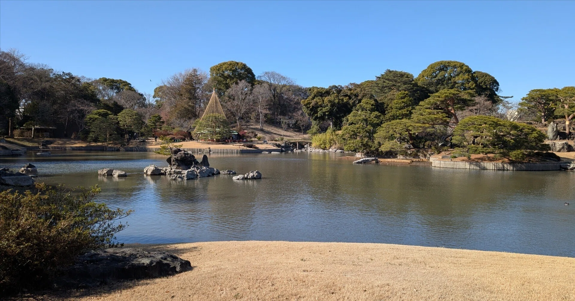 東京気になるスポット | 江戸の二大庭園 ― 「六義園」ってなに
