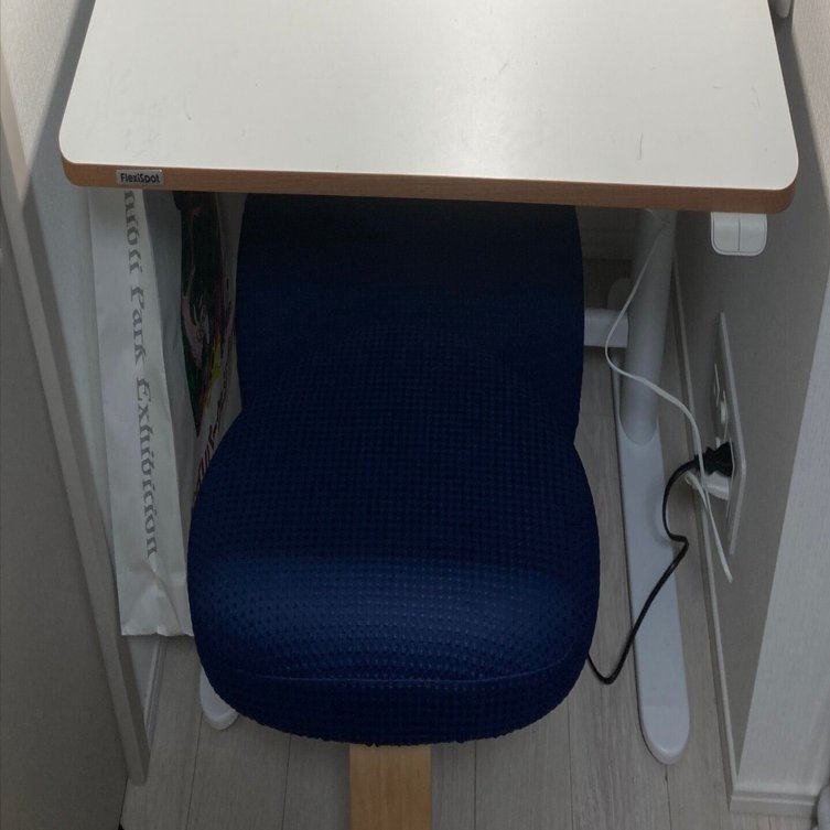 姿勢がよくなる椅子（バランスイージー）のお供には、高さ調節可の勉強