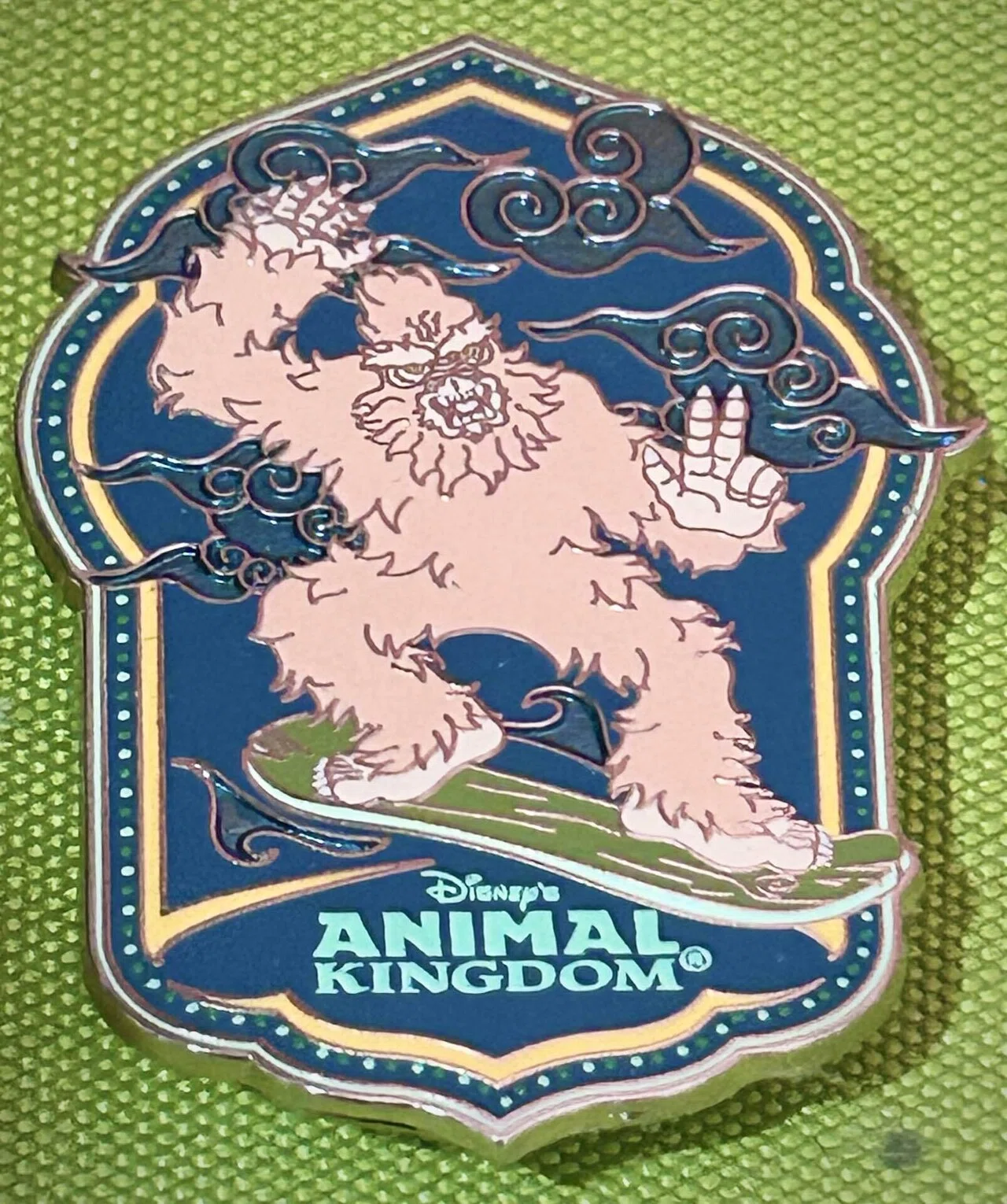 WDW🌟ピントレ＆購入ピンバッチ｜ペネロペ🌟友達大事にする系OL