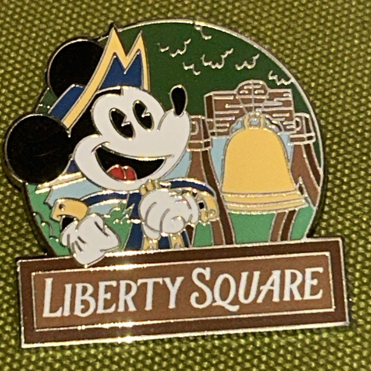 WDWキャスト限定バルーンピンバッチ フロリダディズニー】WDWのピントレーディングとは？公式ピンの見分け