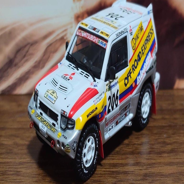 INNO64 1/64 MITSUBISHI PAJERO EVOLUTION #206 