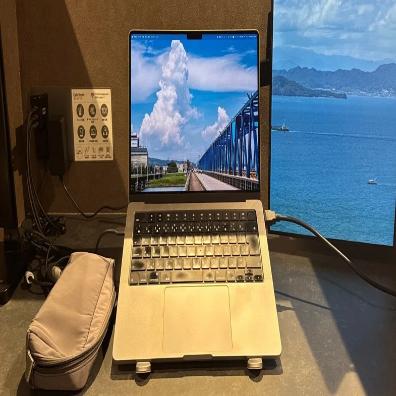 MacBookの外作業、250gのPCスタンドで快適になった｜ゆうわた