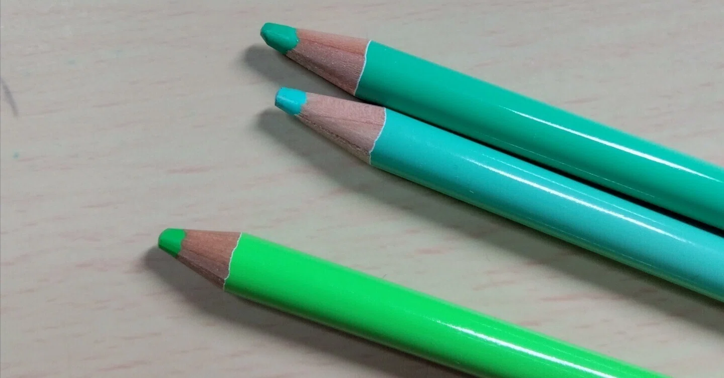 エメラルドグリーン｜アメンボ