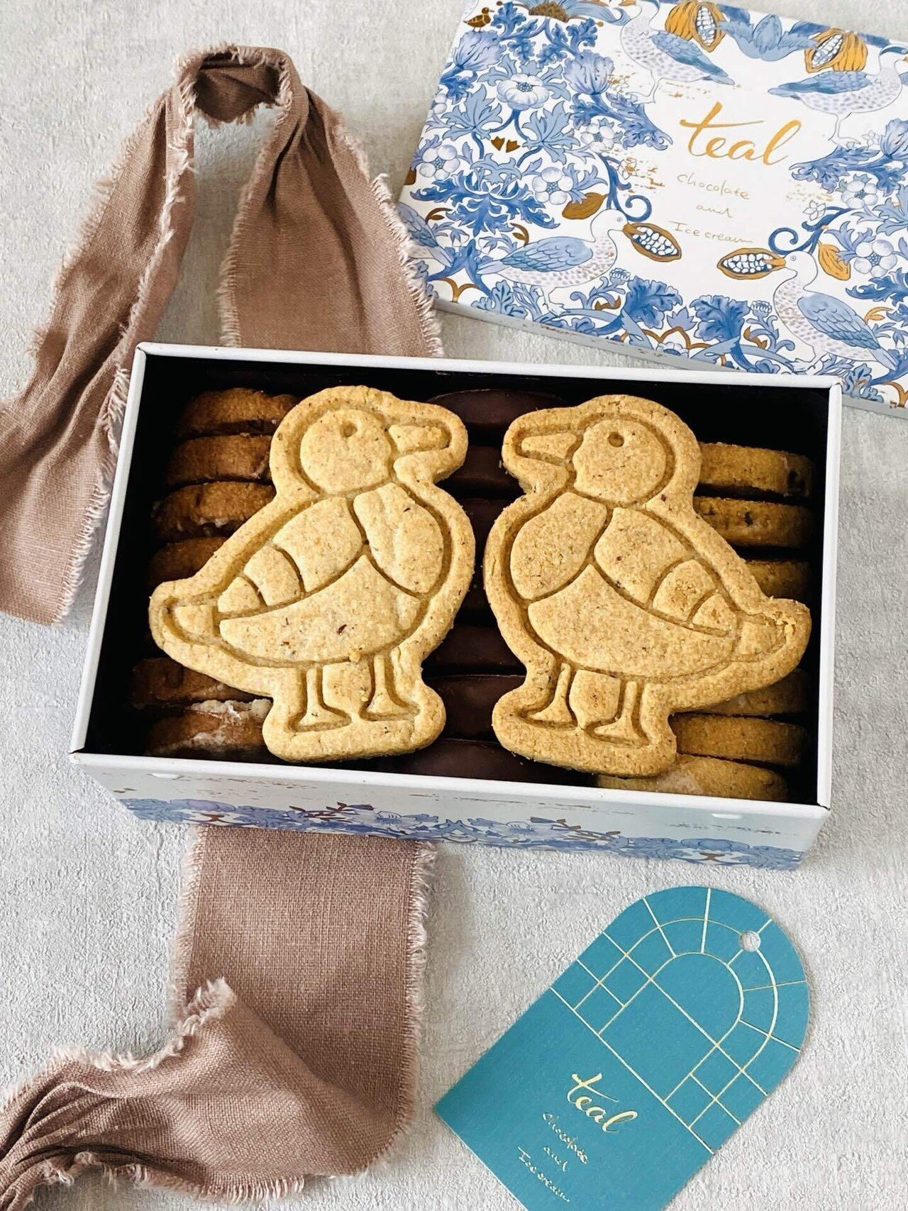 チョコを存分に楽しめる♪カモのクッキー缶｜Tamara