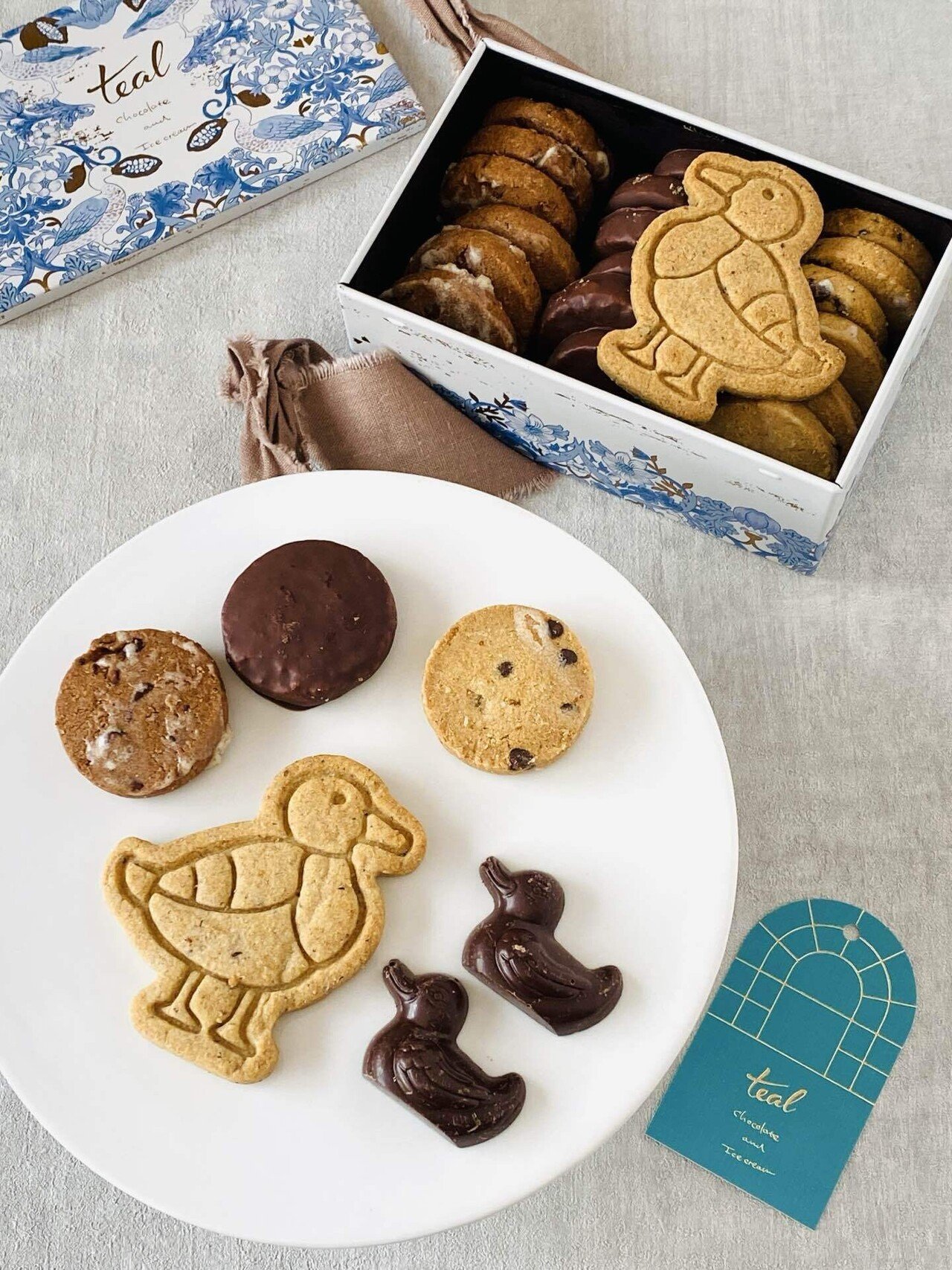 チョコを存分に楽しめる♪カモのクッキー缶｜Tamara