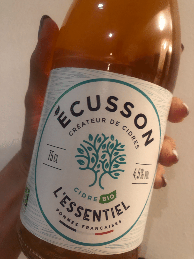 ECUSSON L’ESSENTIEL Cidre BIO
ということでエクソン・オーガニック・シードル。アルコール4.5%。