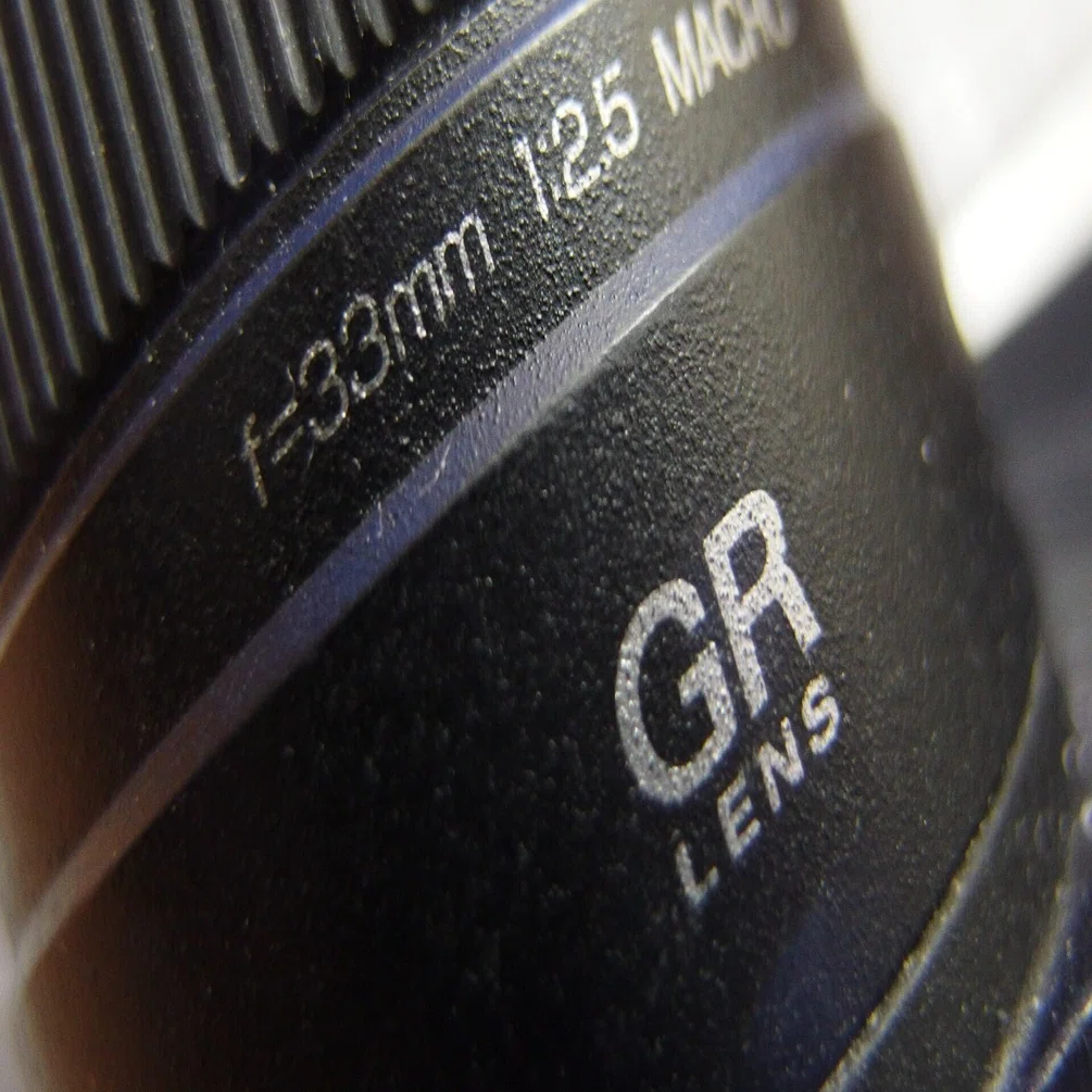 欠陥だらけのカメラが、なぜ手放せないのか」——GXR 50mm F2.5という