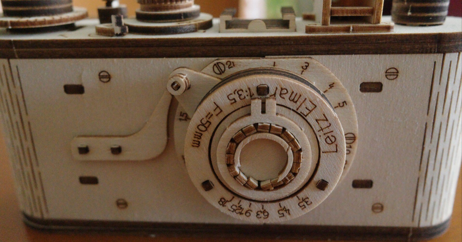 Leitz社創業100周年記念の木製パズル｜Harry Takei