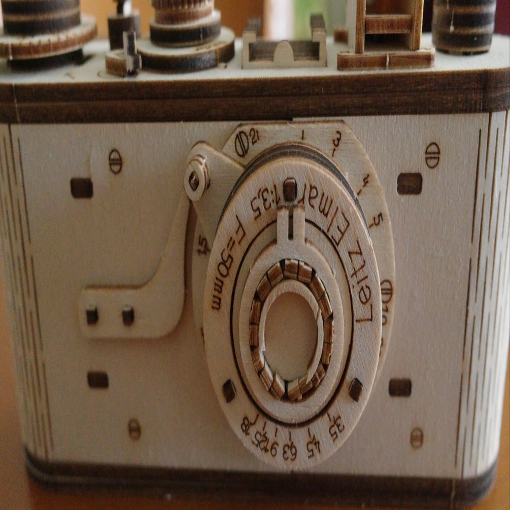 Leitz社創業100周年記念の木製パズル｜Harry Takei