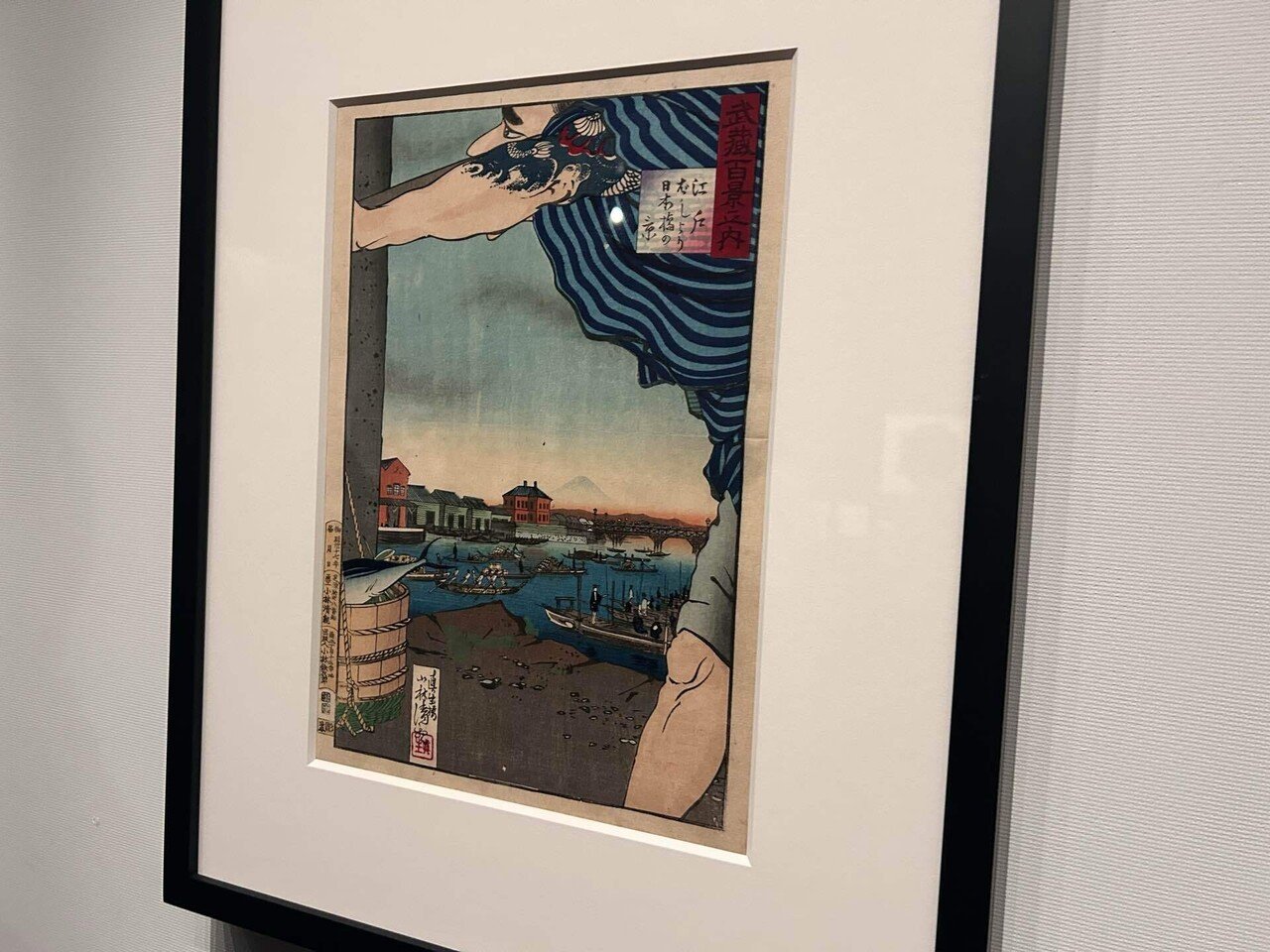 100年後にビル群を眺める私と100年前に洋館を眺める画家｜びすけ