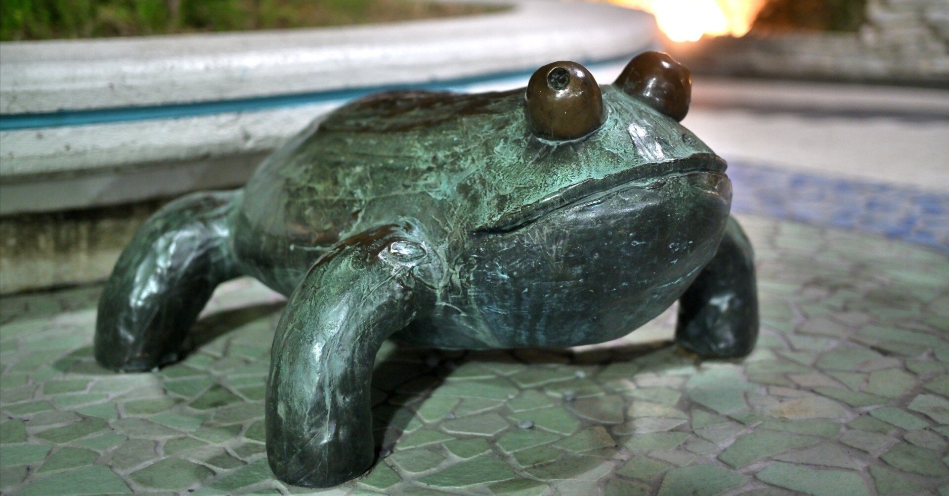 旗の台・緑道の夜】カエル像とハンカチ探しの小さな事件｜とむりた散歩