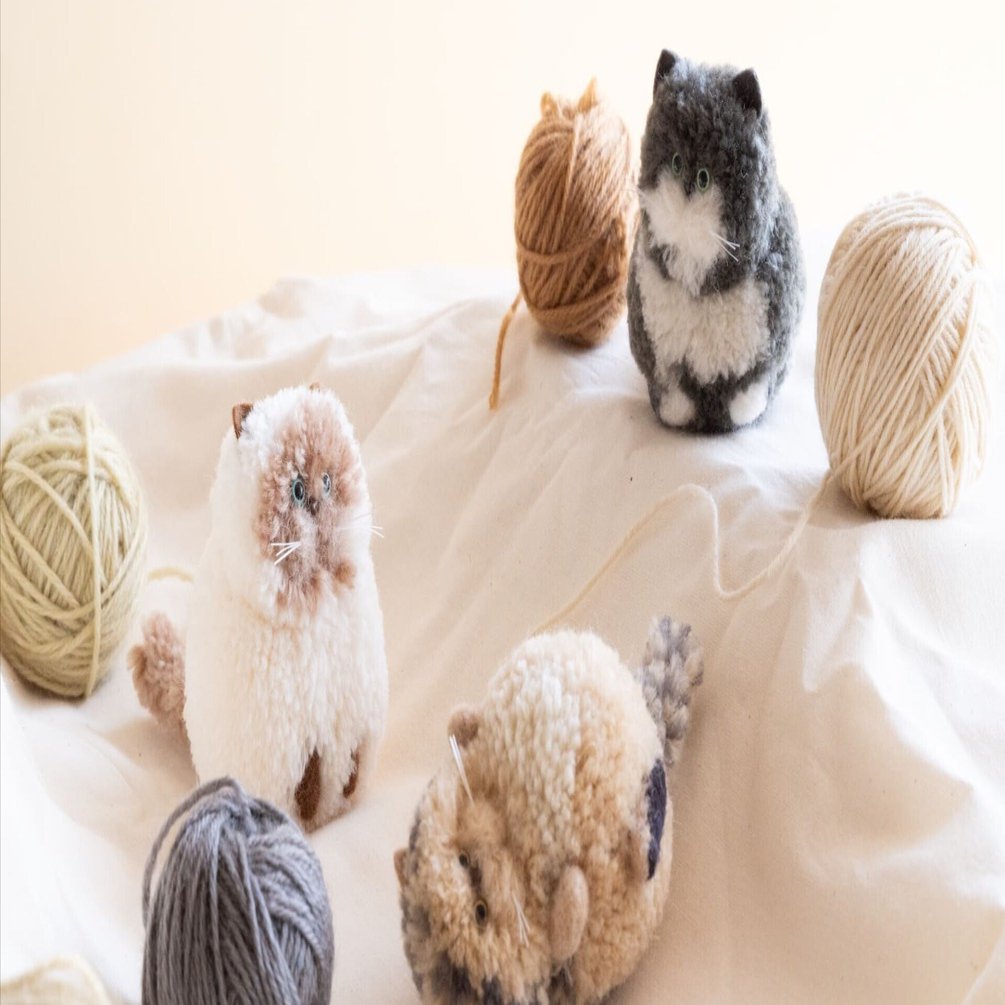 草木染めのポンポン猫販売開始🧶｜まばたき88