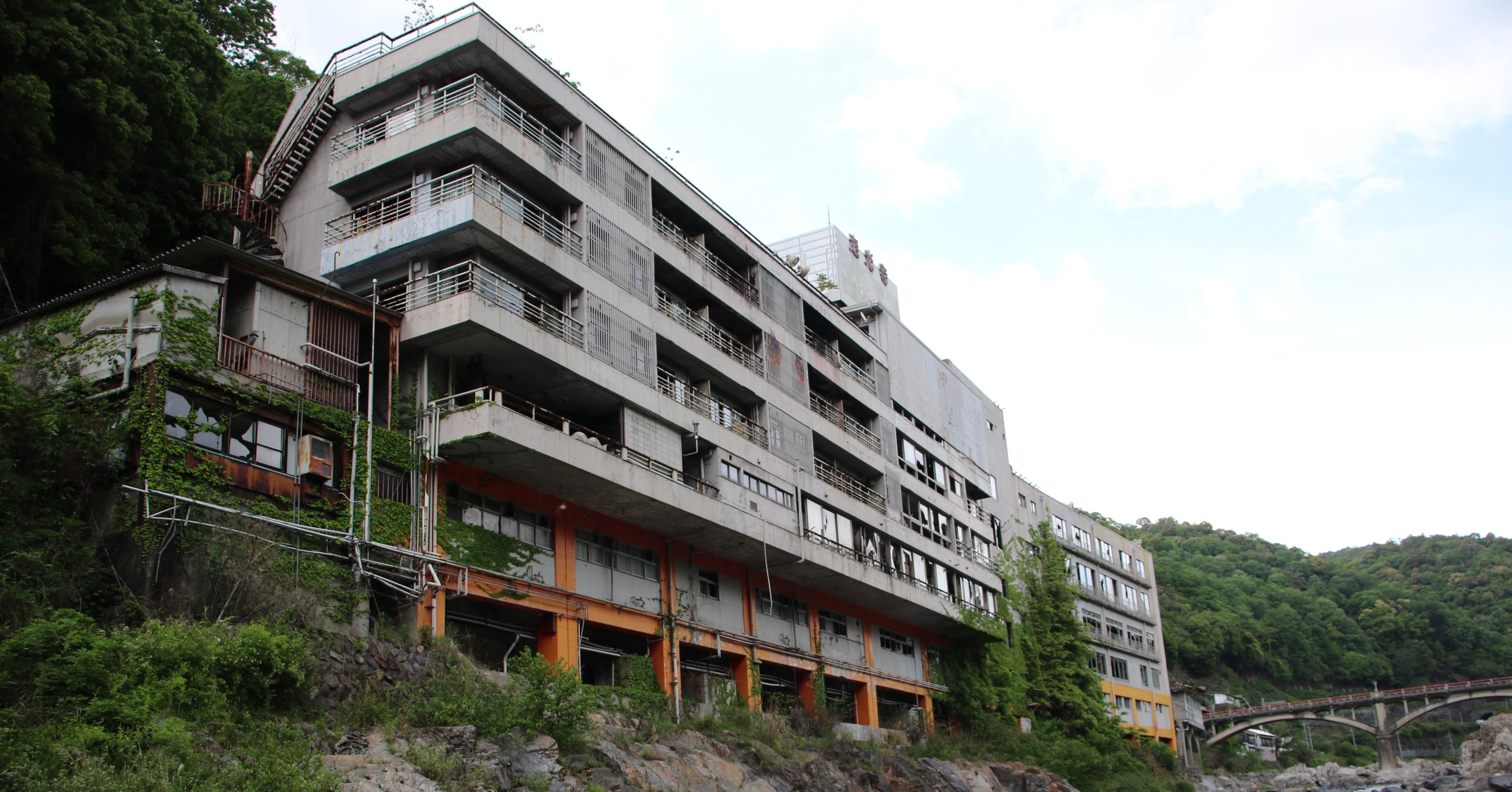 再訪 愛知の大廃墟 千歳楼 なっちゃ 廃墟年報 Note 再訪 愛知の大廃墟 千歳楼 なっちゃ 廃墟年報 Note
