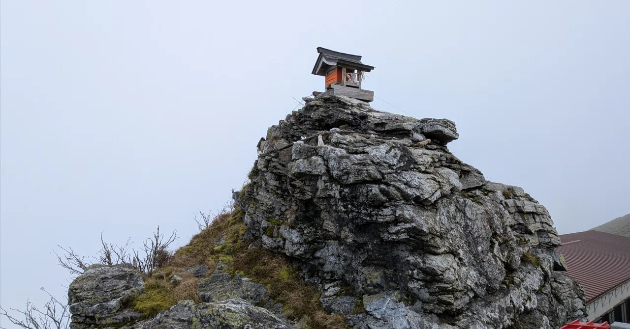 徳島】剱山本宮 奥まいり｜霧の霊峰と徳島の恵みをいただいた夜｜しま