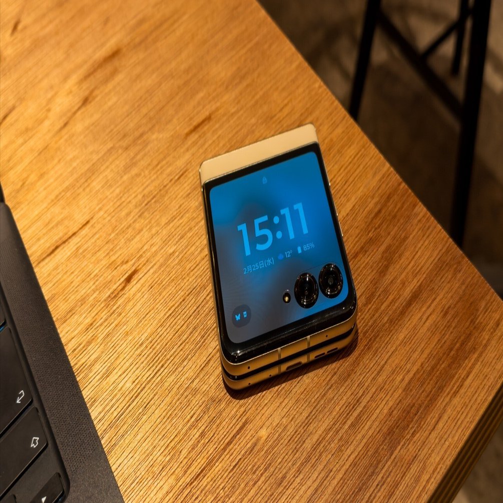 motorola razr 50sで実践、折りたたみスマホを破損の恐怖無しで使う