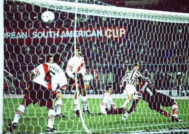 希少ロベルト・バッジョ ユベントス　キャプテンマークアレンジバンダナ 希少ロベルト・バッジョ ユベントス キャプテンマークアレンジバンダナ