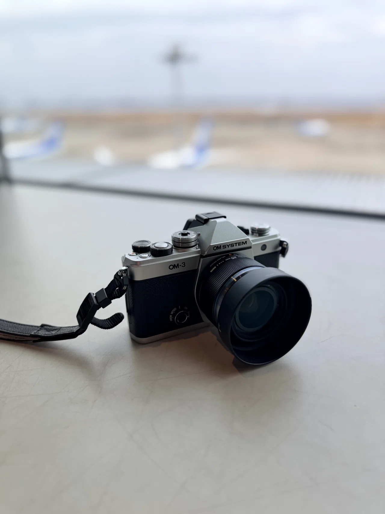 M.ZUIKO 25mm F1.8 II 】最強の「お散歩レンズ」で見つける、雨の日の