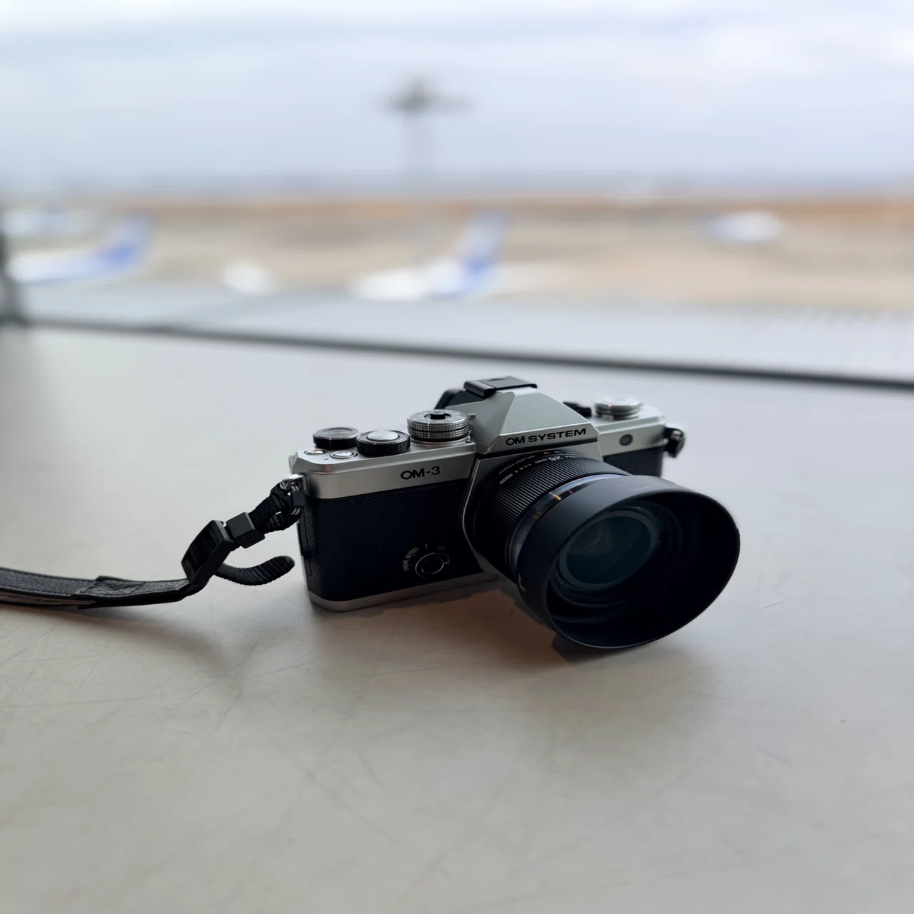 M.ZUIKO 25mm F1.8 II 】最強の「お散歩レンズ」で見つける、雨の日の
