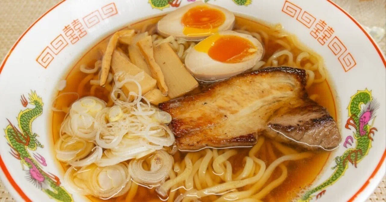 炙り煮豚チャーシューと味玉入り醤油ラーメン｜movinow