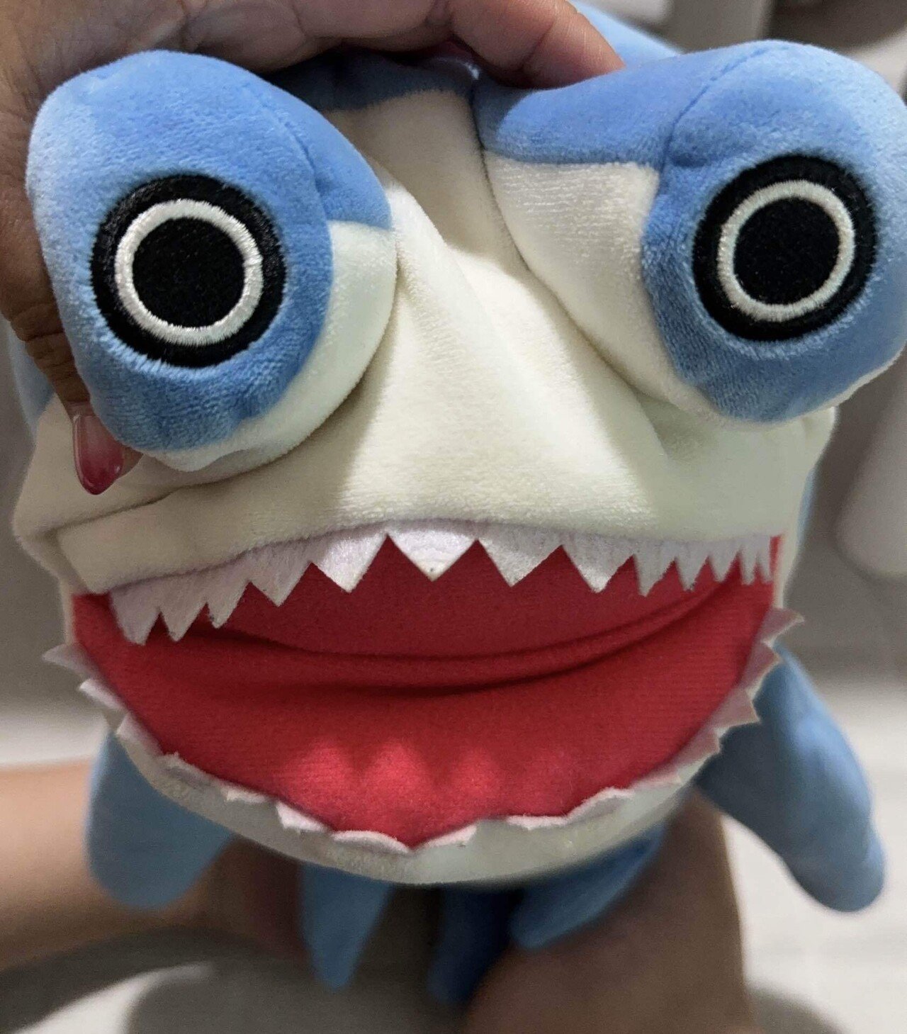 全国に店舗を構える大手企業の1人のマーケターが絶望の淵でサメに