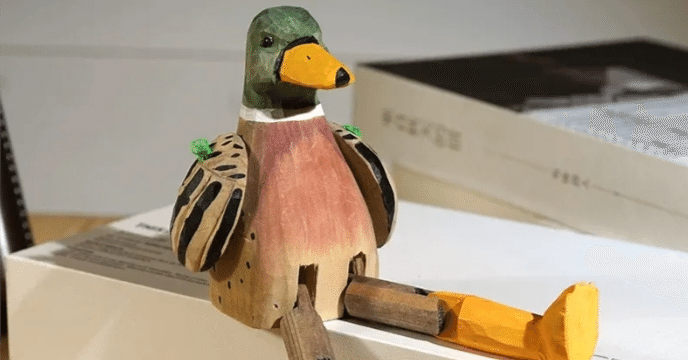 木製アヒルの置物 ユニークで面白い オフィスデスクデコレーション