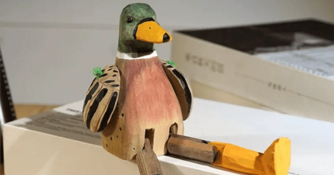 木製アヒルの置物 ユニークで面白い オフィスデスクデコレーション