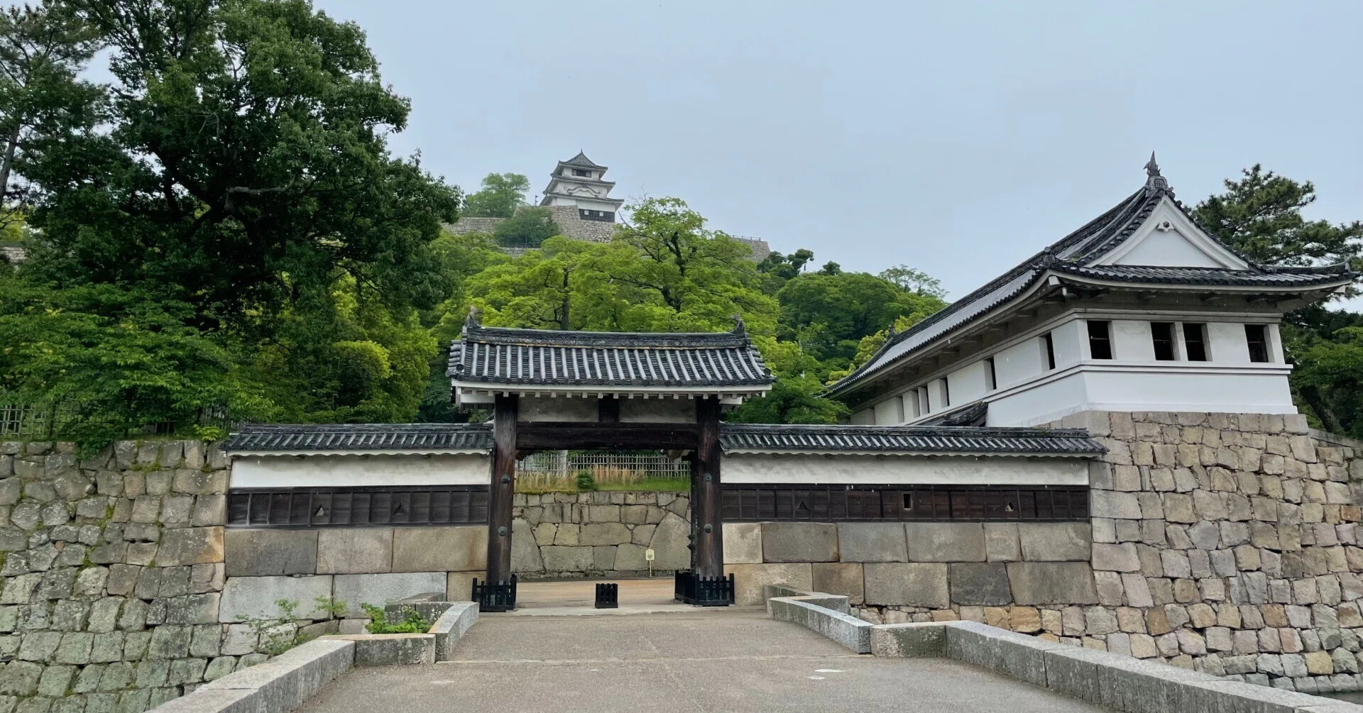 近江源氏の遺した現存天守と仁清コレクション【丸亀城：京極氏】香川県