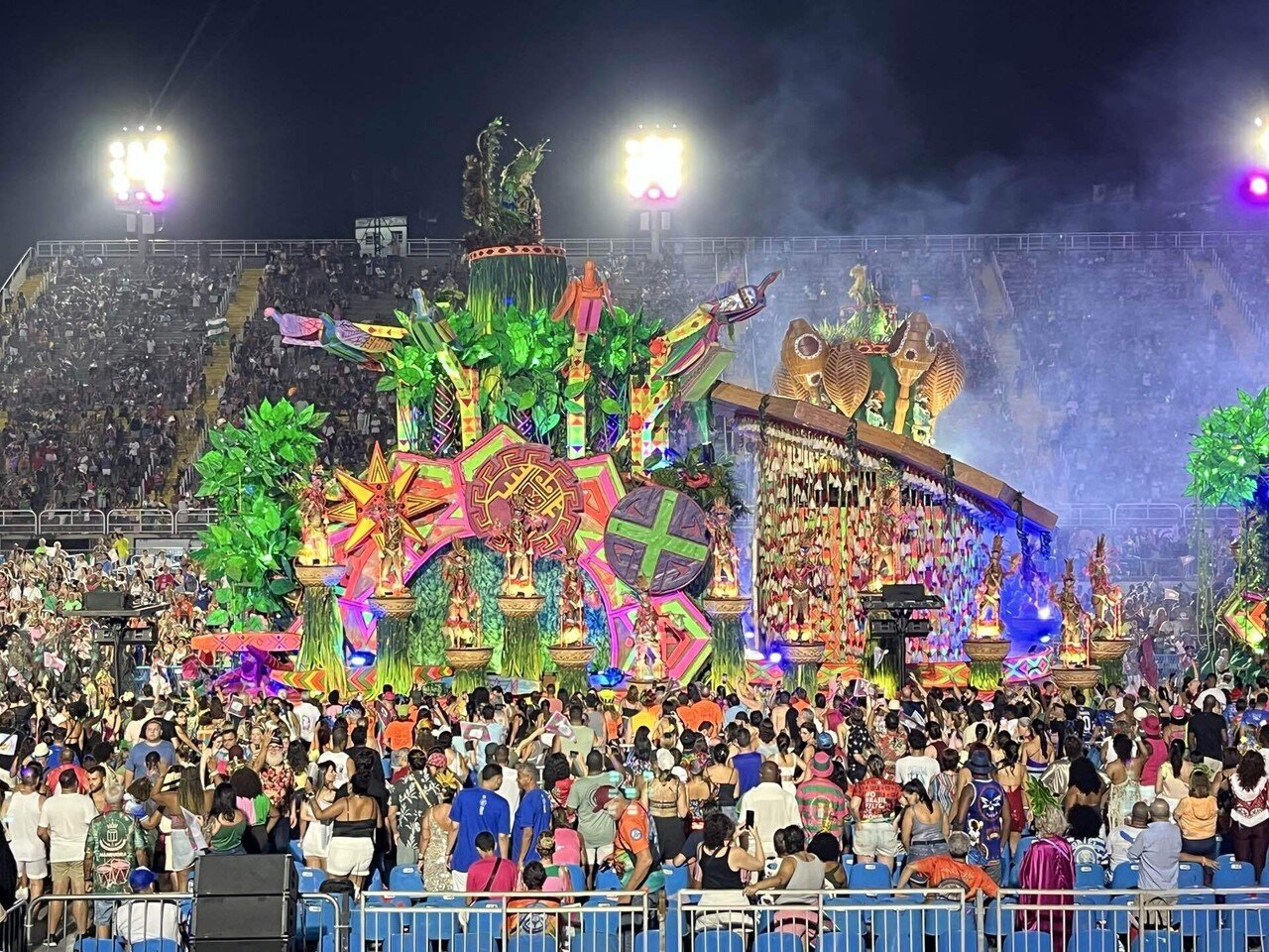 世界一周再出発day100「再びリオのカーニバルに参加」inブラジル｜みや