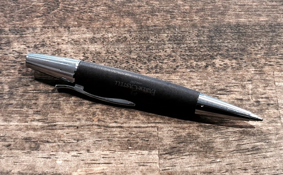 愛用の一本｜【Faber-Castell エモーション 梨の木】ボールペンの魅力