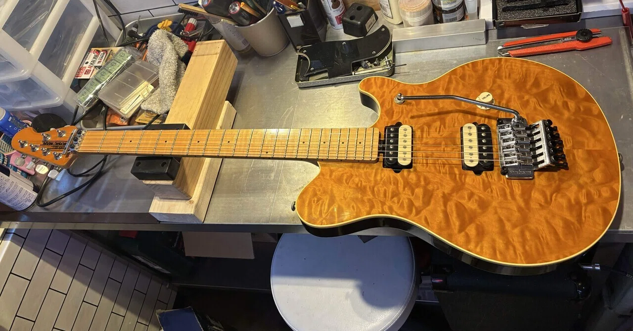 Daily Life at a Music Store] A 90s Legend - Music Man EVH