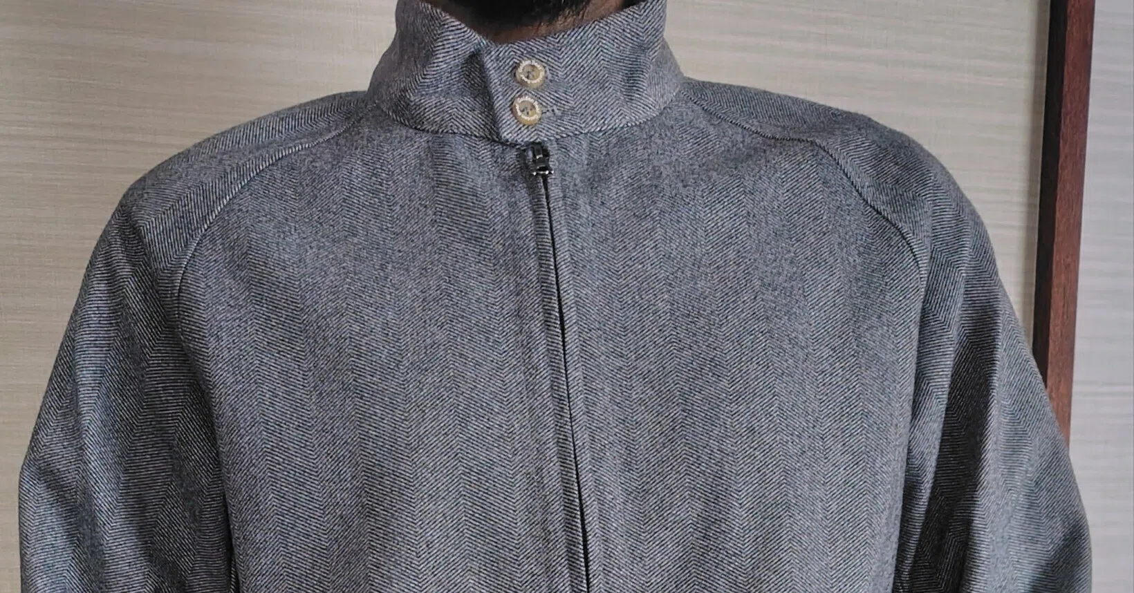 春の寒暖差にちょうどいい一枚。ゴールデンベア ZIPブルゾンを即買い 