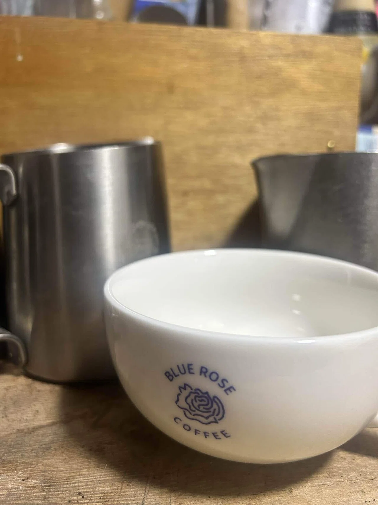 青を基調としたカフェ『BLUE ROSE COFFEE』｜コーヒーに合う本屋さん