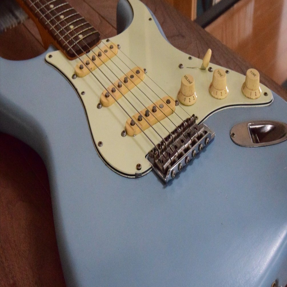 ストラトキャスター】 ラッカーペイントをやってみよう｜kyoichirokawamoto