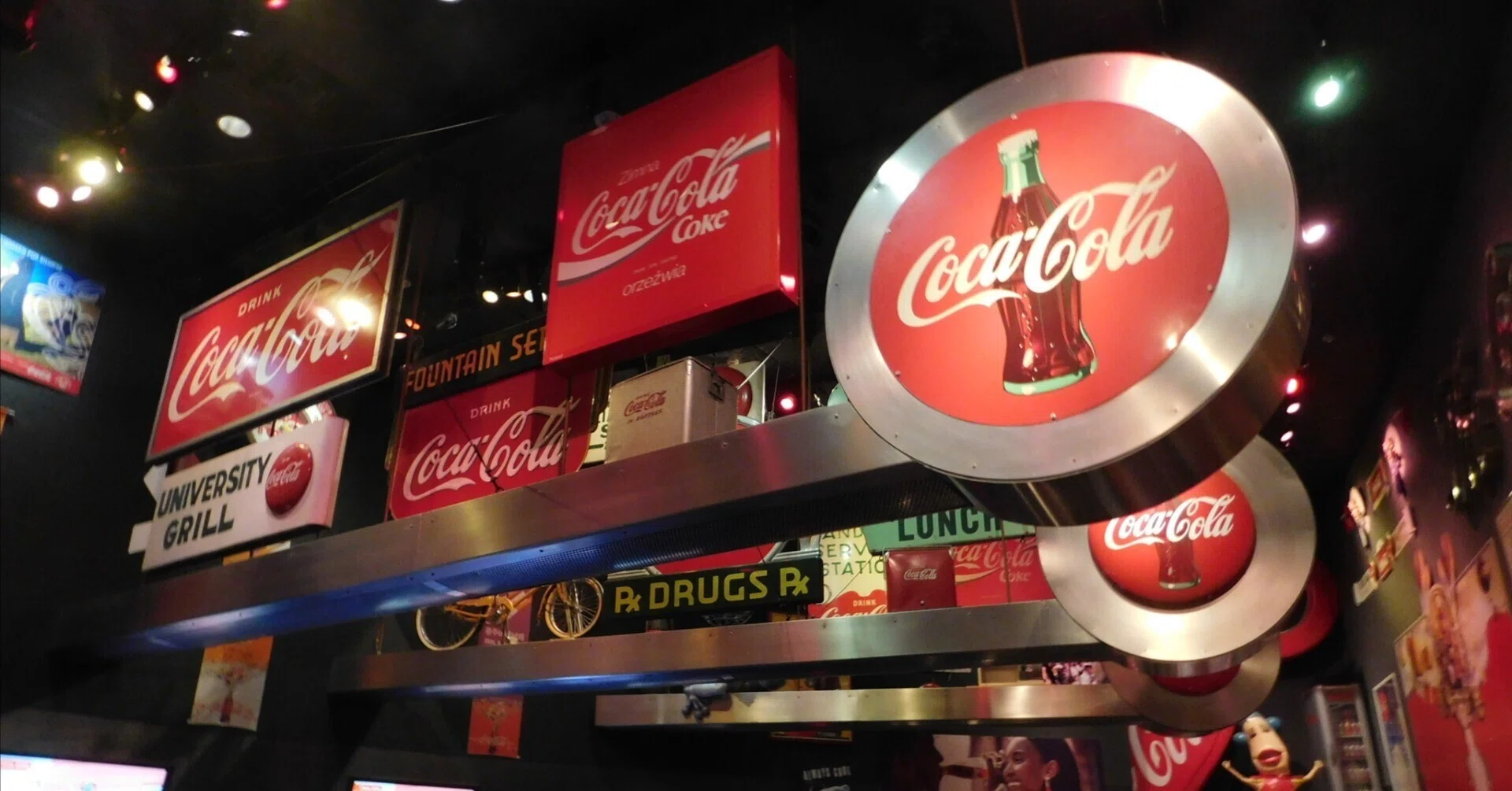 アメリカコカコーラ エンボスメタルサイン Coca-Cola Bland Take Home