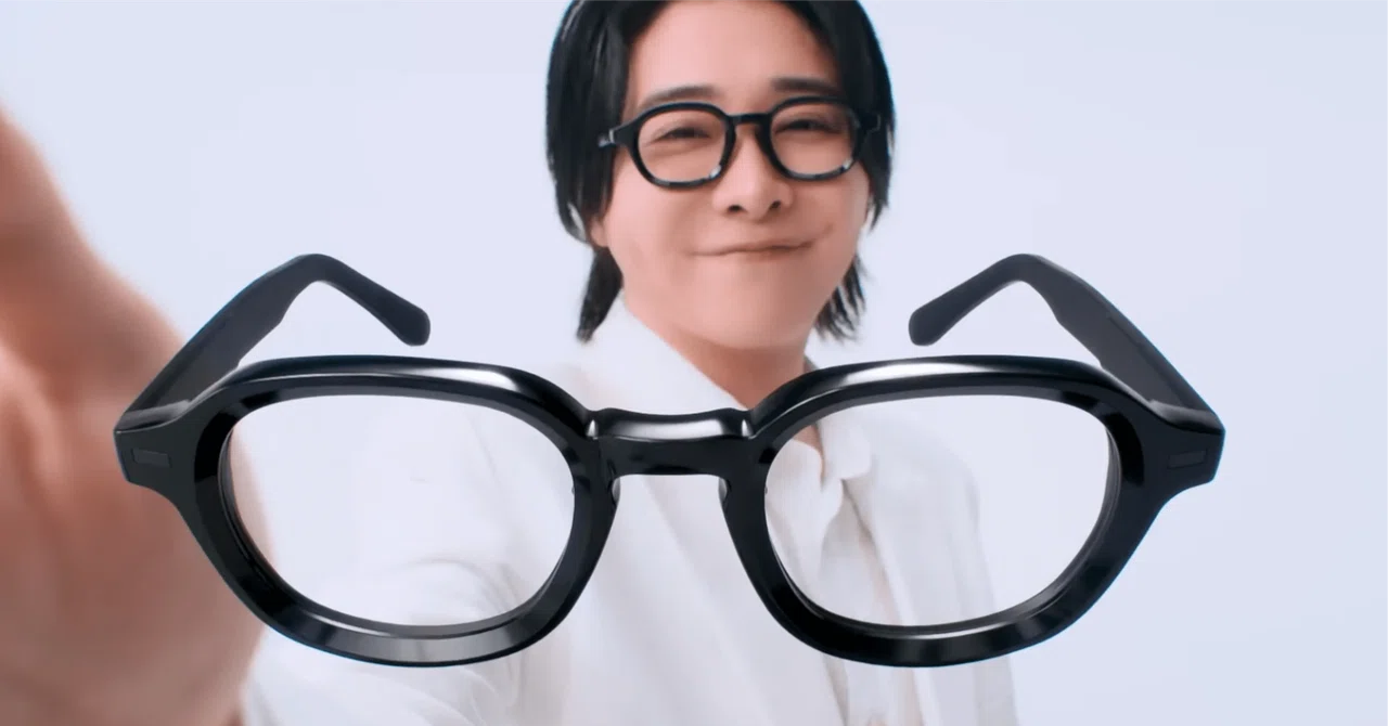 Mrs. GREEN APPLEと“黒眼鏡”の新世界へ 『QRO(クロ)』TVCMが描き出す「じぶん色の黒」体験 ...
