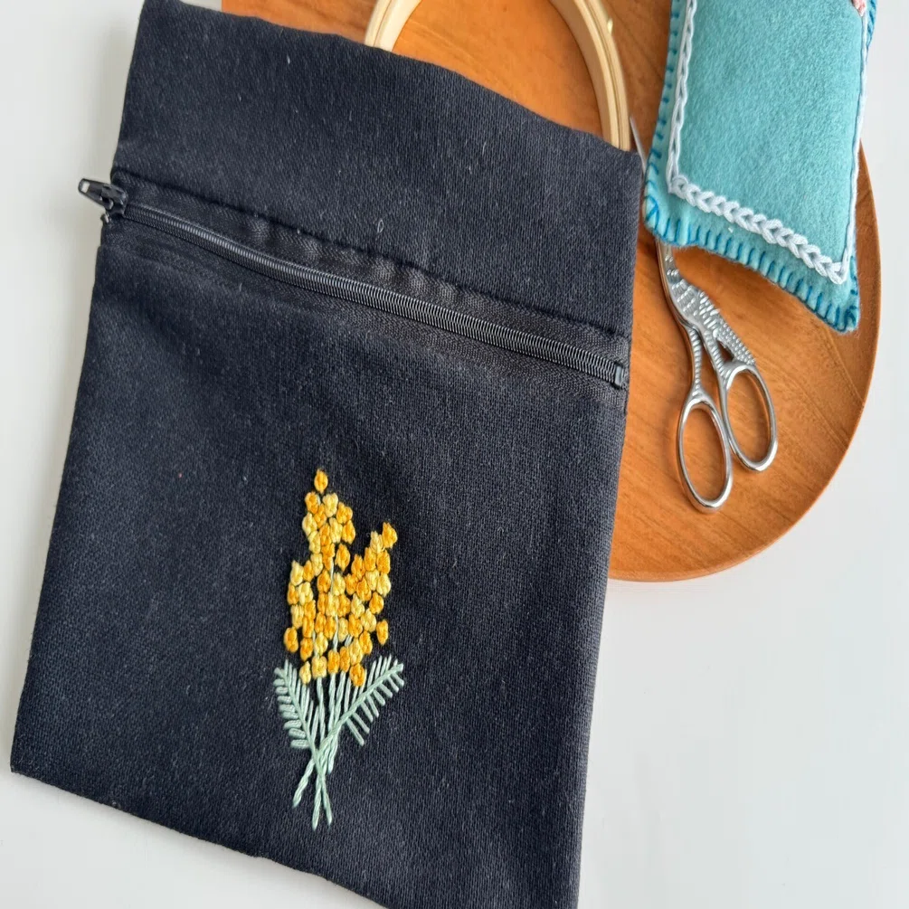 ミモザ刺繍のポーチができたので｜ricco