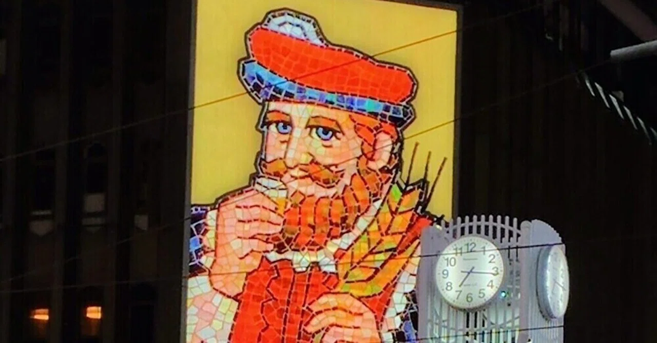 KING OF BLENDERS 六角形看板 ススキノ交差点の看板に描かれた男の正体！キング・オブ・ブレンダーズ