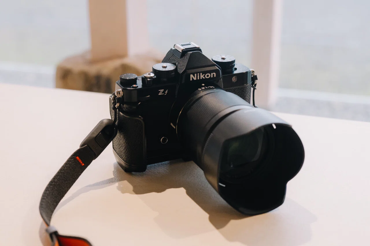 Nikon Zf 本体+純正品グリップ Nikon Zfに純正グリップをつけてみた。見た目と実用性の、ちょっと