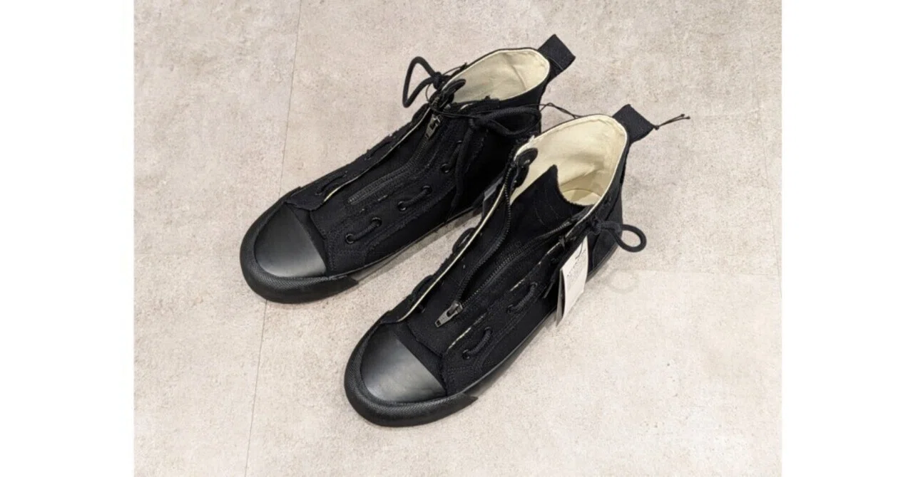 新品GU×UNDERCOVER ジーユー×アンダーカバー スニーカー GU × UNDERCOVER（ジーユーアンダーカバー）超注目のスニーカー、毎回