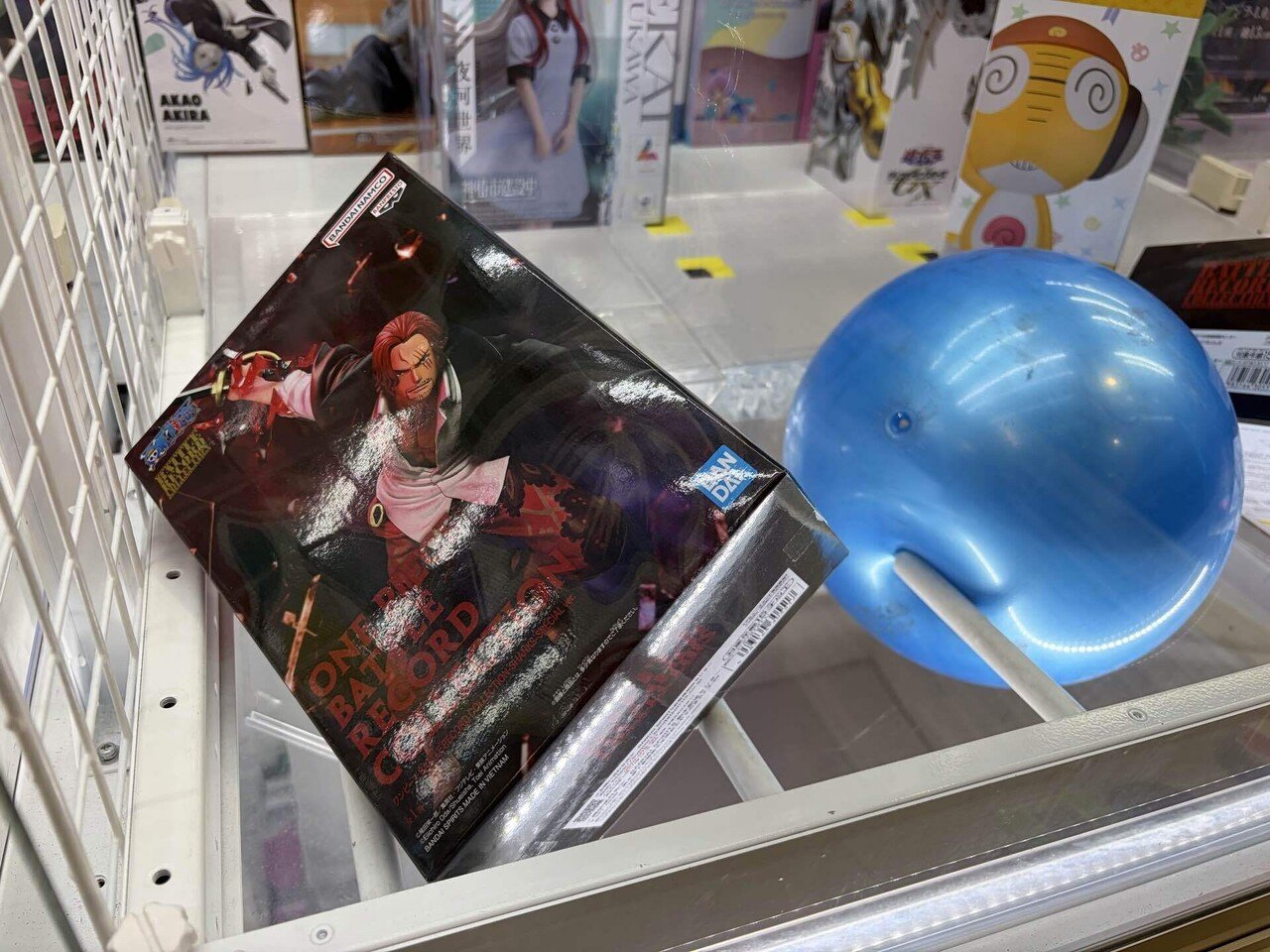 UFOキャッチャーにハマったギリシャ人。シャンクスを捕まえたくて、冬