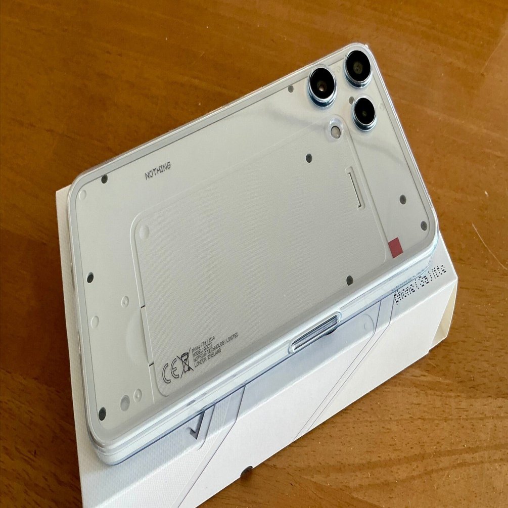 Nothing Phone (3a) Lite デザインを全色比較するとホワイトが一番いい