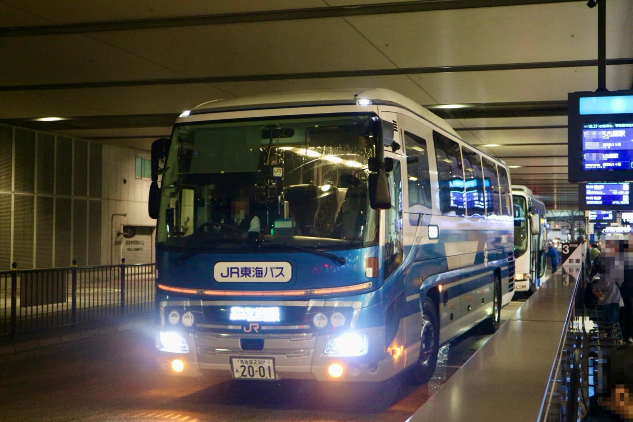 ジェイアール東海バス】大阪駅にてレトロバスを眺めて｜垂水の止利